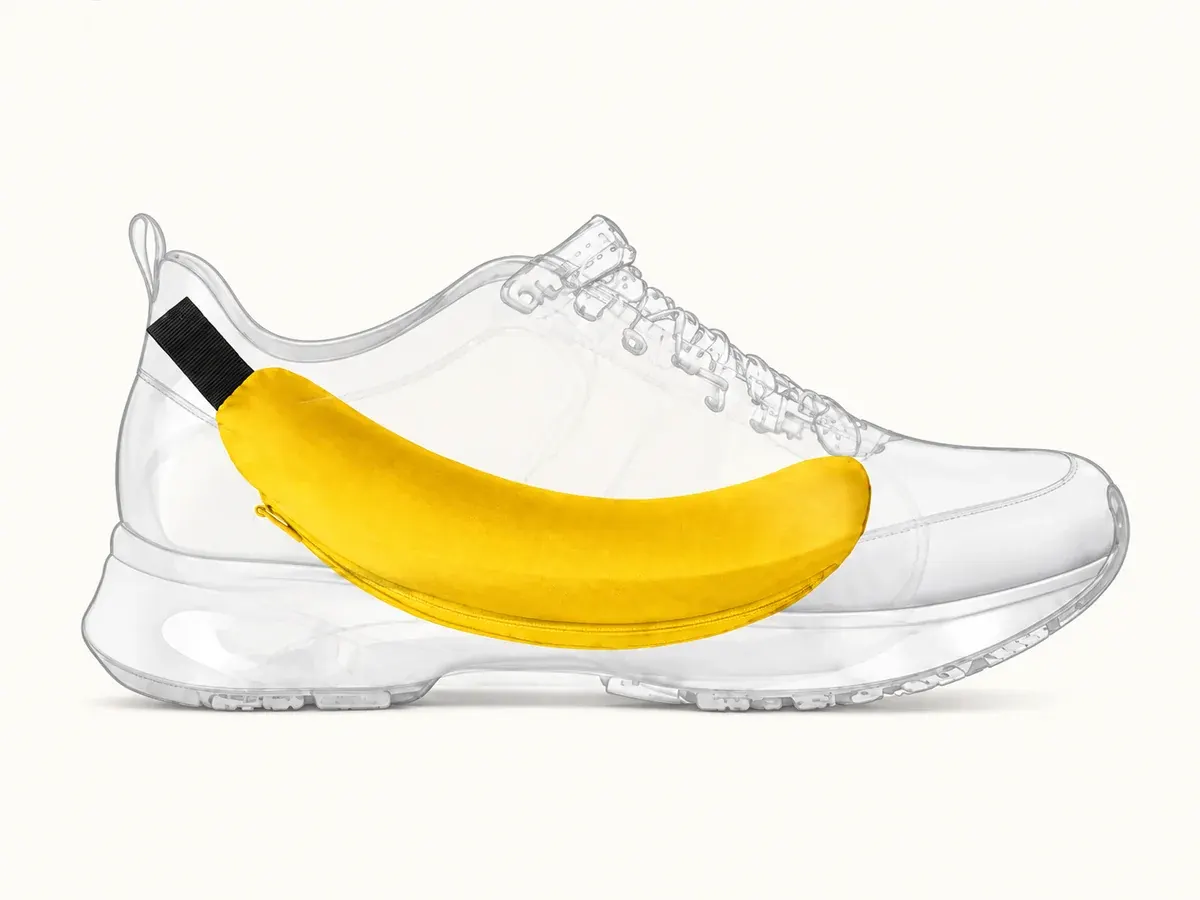 Contoured shoe deodorizer insert following the inside of a shoe